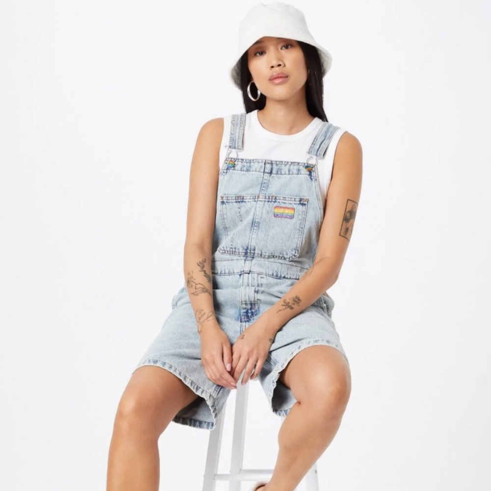 Rare Levi’s Pride Liberation Denim Short Overalls Medium Rainbow Patch - Picture 2 of 15